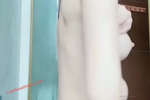 絕美翹乳夢幻女神 辛尤里 8月最新臉點同框完美露臉插B，情趣內衣床上啪啪，全裸美乳洗浴