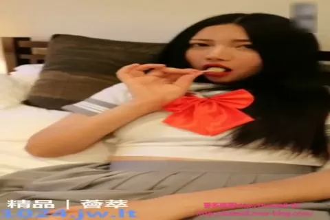 网红严佳丽全裸激情手淫自慰