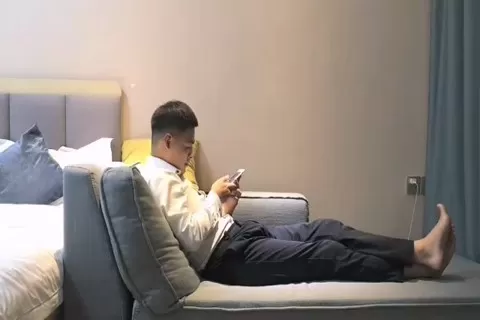 自拍外流 約炮約到一個氣質御姐 呻吟時的表情實在太騷了