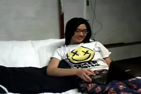 悶騷華裔眼睛妹妹和老外+被操翻了