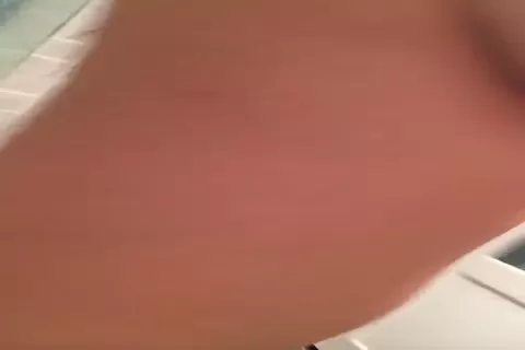 巨乳無毛白虎人妻 厠所呻吟自慰