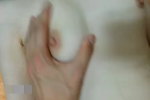 狠插我的白嫩漂亮美乳女友 最後還是喜歡內射
