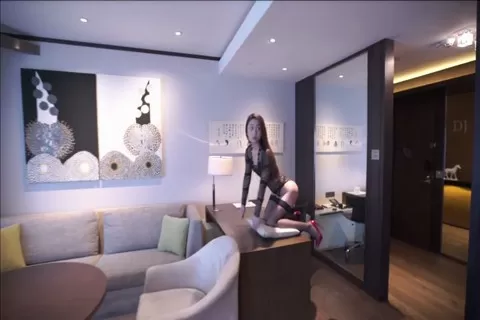 氣質模特劉X然跪著給攝影師服務
